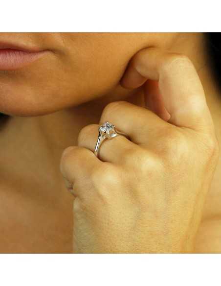 Solitario de Oro Blanco con Diamantes 0,75 cts