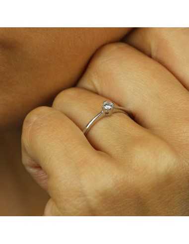 Anillo de pedida brillante con oro...