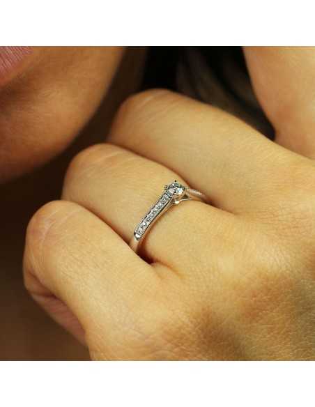 Solitario Oro blanco y diamantes 0,20 cts