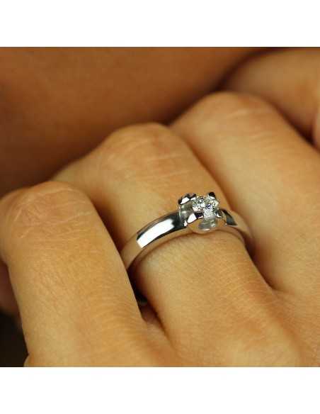 Anillos de compromiso de oro blanco con diamante