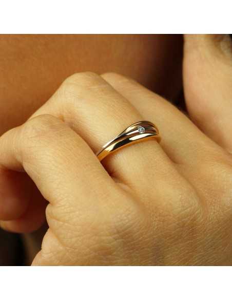 SORTIJA de oro blanco y amarillo con diamante central 0.03 cts